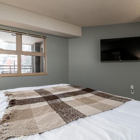 Апартаменты Creekside Slopeside 1Br With Pool, Hot Tub, Bbq Уистлер Экстерьер фото